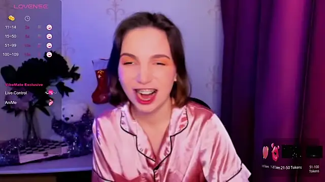 Snapshot of KindHazelHere_ chatting on 12.21.25 KindHazelHere online show from 12.21.25