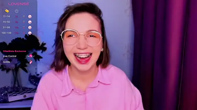 Snapshot of KindHazelHere_ chatting on 12.22.25 KindHazelHere online show from 12.22.25