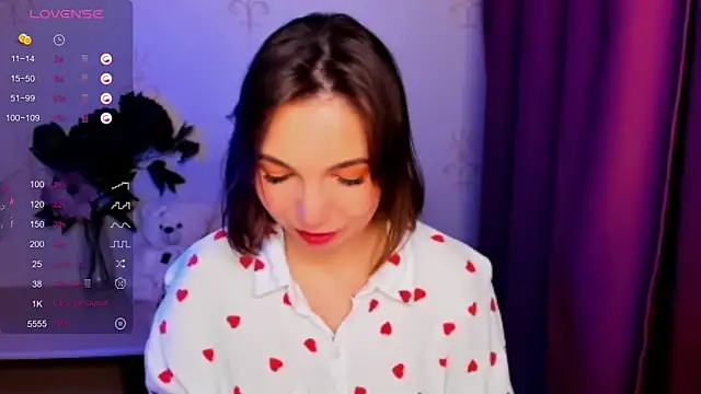 Snapshot of KindHazelHere_ chatting on 01.08.26 KindHazelHere online show from 01.08.26