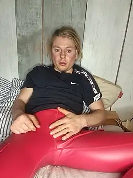 Snapshot of Tobias112cc chatting on 11.21.25 Tobias112cc online show from 11.21.25