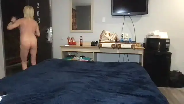 TiffaneyLove online show from 03.04.26