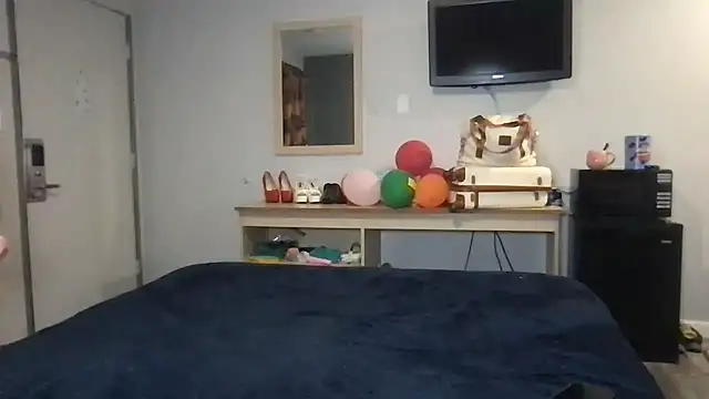 TiffaneyLove online show from 03.26.26