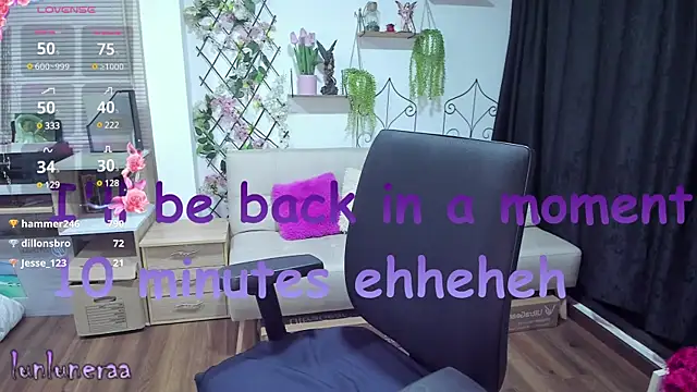 Snapshot of Lunlunera chatting on 02.24.25 Lunlunera online show from 02.24.25