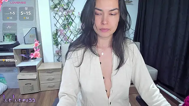 Snapshot of Lunlunera chatting on 02.25.25 Lunlunera online show from 02.25.25