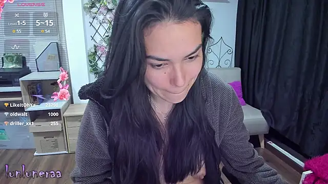 Snapshot of Lunlunera chatting on 03.17.25 Lunlunera online show from 03.17.25
