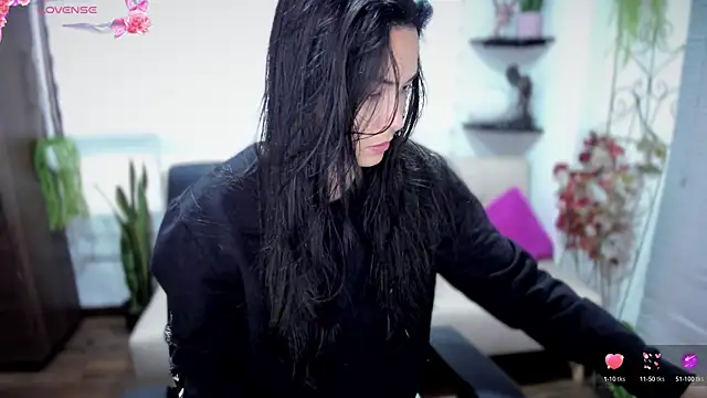 Snapshot of Lunlunera chatting on 09.11.25 Lunlunera online show from 09.11.25