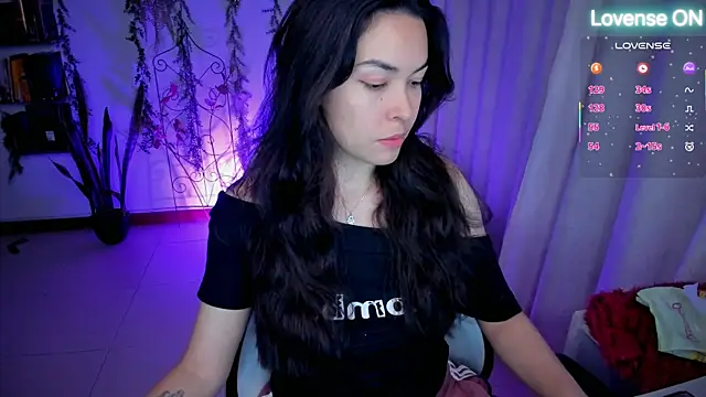 Snapshot of Lunlunera chatting on 07.17.26 Lunlunera online show from 07.17.26