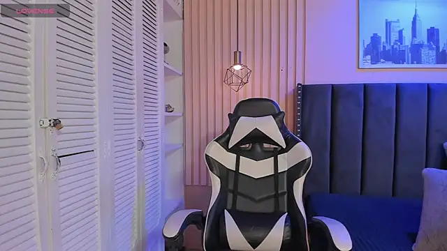 Snapshot of ashlye_miller_ chatting on 11.14.25 ashlye miller online show from 11.14.25