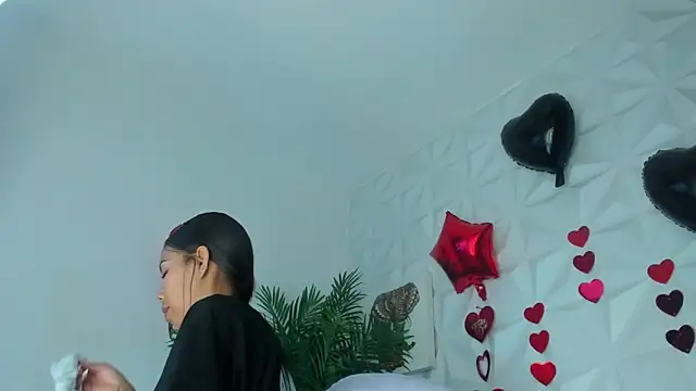 Snapshot of Hellen_Sky chatting on 04.30.26 Hellen Sky online show from 04.30.26