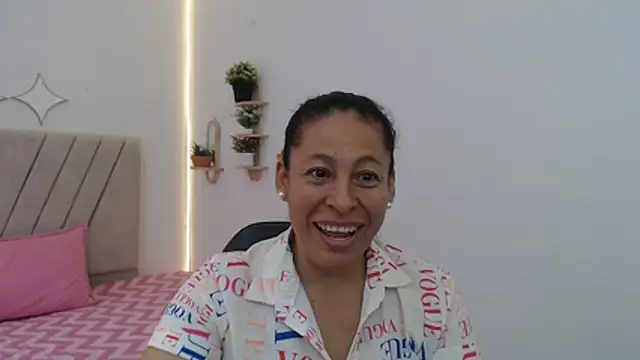 Snapshot of mature_martina chatting on 04.23.26 mature martina online show from 04.23.26