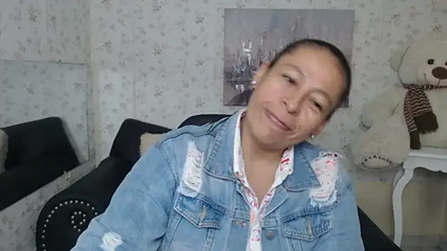 Snapshot of mature_martina chatting on 05.27.26 mature martina online show from 05.27.26