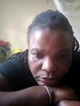 Snapshot of pretty-donna chatting on 06.18.26 pretty-donna online show from 06.18.26