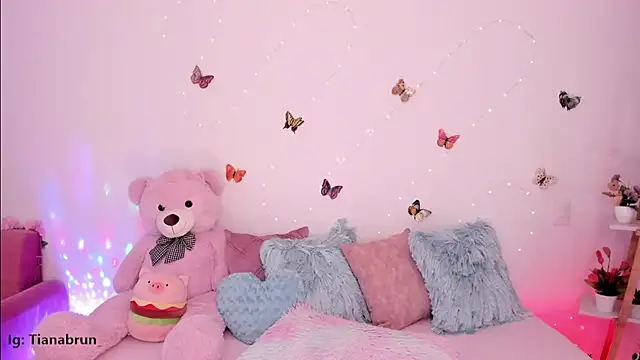 Zara uwu  online show from 11.13.25