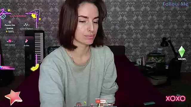 Snapshot of xx_adrihanna_xx chatting on 10.28.25 xx adrihanna xx online show from 10.28.25
