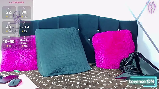 Snapshot of SOLL_RED chatting on 01.30.25 SOLL RED online show from 01.30.25