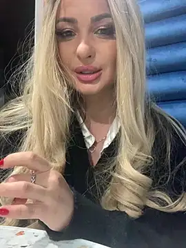 Snapshot of Denisse_Perry chatting on 02.08.25 Denisse Perry online show from 02.08.25