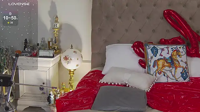 Snapshot of Denisse_Perry chatting on 02.12.25 Denisse Perry online show from 02.12.25