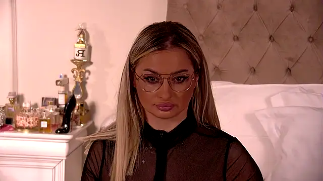 Snapshot of Denisse_Perry chatting on 09.29.25 Denisse Perry online show from 09.29.25