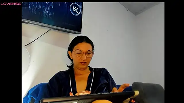 Snapshot of Angelblue_ chatting on 04.22.26 Angelblue online show from 04.22.26