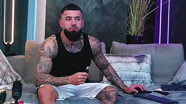 masterkingofmusclee online show from 02.12.25