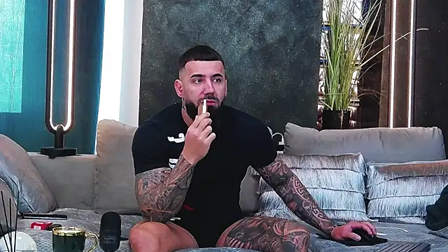 masterkingofmusclee online show from 02.14.25