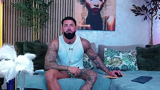 Snapshot of masterkingofmusclee chatting on 06.15.26 masterkingofmusclee online show from 06.15.26