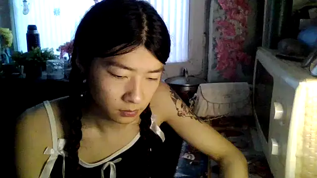 CarlyJoy online show from 04.04.26