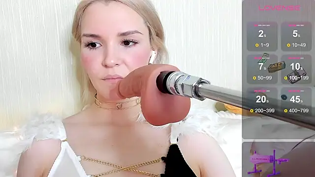 Kaya Devis online show from 01.04.25