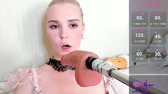 Kaya Devis online show from 02.17.25