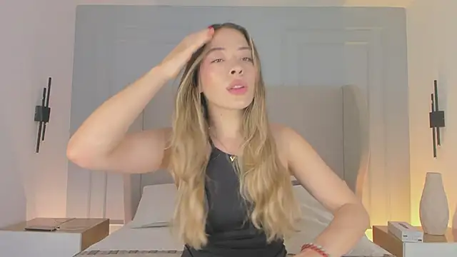 Snapshot of chloe_d chatting on 04.26.26 chloe d online show from 04.26.26
