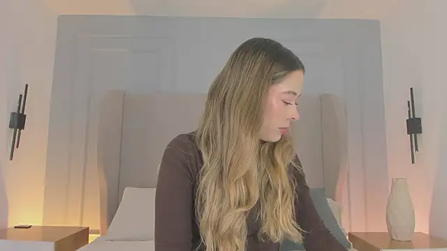 Snapshot of chloe_d chatting on 05.15.26 chloe d online show from 05.15.26