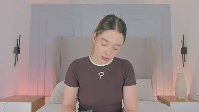 Snapshot of chloe_d chatting on 06.01.26 chloe d online show from 06.01.26
