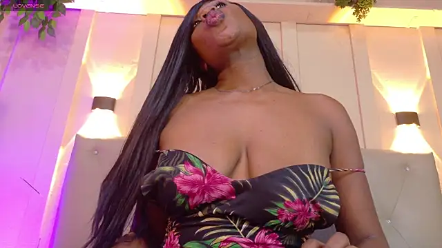 Snapshot of sofiaa_ebony chatting on 10.04.25 sofiaa ebony online show from 10.04.25