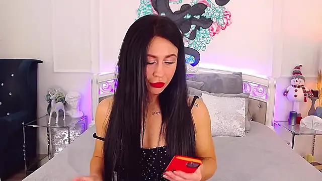 Snapshot of CrissyTaylor chatting on 12.22.24 CrissyTaylor online show from 12.22.24