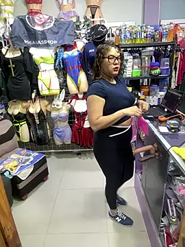 Snapshot of ROSALIALUCY chatting on 06.19.26 ROSALIALUCY online show from 06.19.26