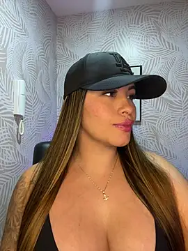 Snapshot of sexyyykloee chatting on 02.16.26 sexyyykloee online show from 02.16.26