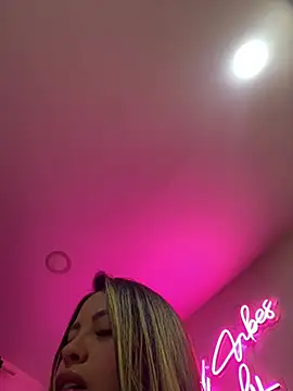 Snapshot of sexyyykloee chatting on 07.17.26 sexyyykloee online show from 07.17.26