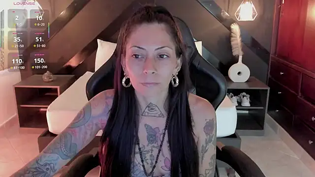 Snapshot of dark_gotica chatting on 04.23.26 dark gotica online show from 04.23.26