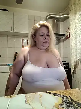 Snapshot of AriannaMilf chatting on 09.19.25 AriannaMilf online show from 09.19.25