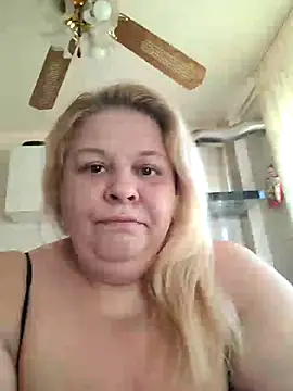 Snapshot of AriannaMilf chatting on 09.24.25 AriannaMilf online show from 09.24.25