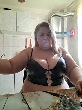 Snapshot of AriannaMilf chatting on 10.31.25 AriannaMilf online show from 10.31.25