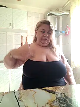 Snapshot of AriannaMilf chatting on 11.03.25 AriannaMilf online show from 11.03.25