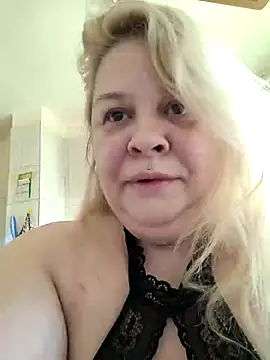 Snapshot of AriannaMilf chatting on 11.16.25 AriannaMilf online show from 11.16.25