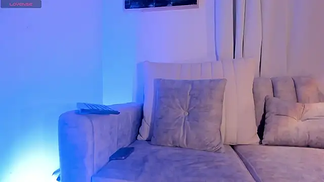 HannahDavis  online show from 02.14.25