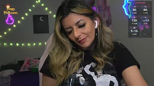 Snapshot of K4Li3Rxyzz chatting on 10.17.25 K4Li3Rxyzz online show from 10.17.25