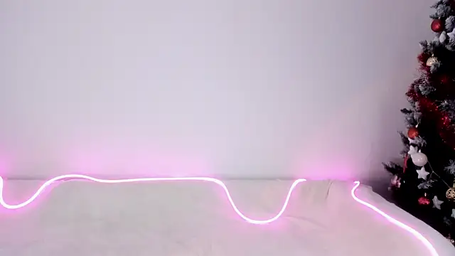 Snapshot of 666kisses chatting on 01.22.25 666kisses online show from 01.22.25