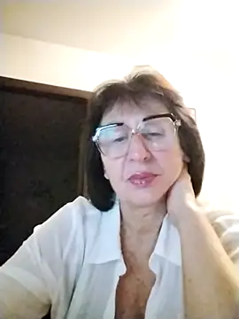 AlbinaXPretty online show from 11.19.25