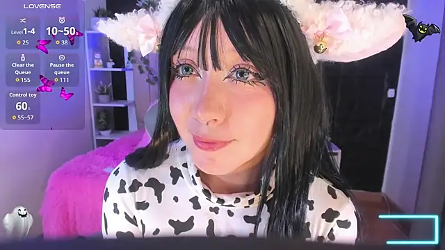 Snapshot of helen_bunnnyx chatting on 10.31.25 helen bunnnyx online show from 10.31.25