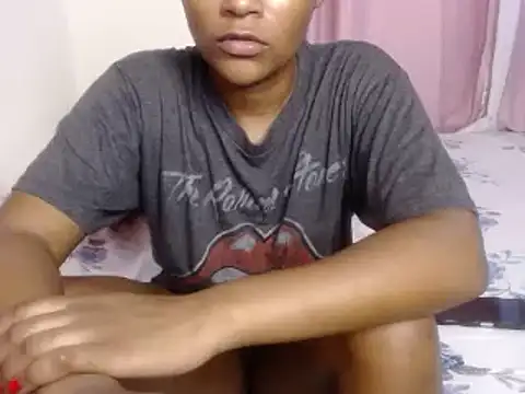 Snapshot of savage_laura chatting on 03.02.25 savage laura online show from 03.02.25