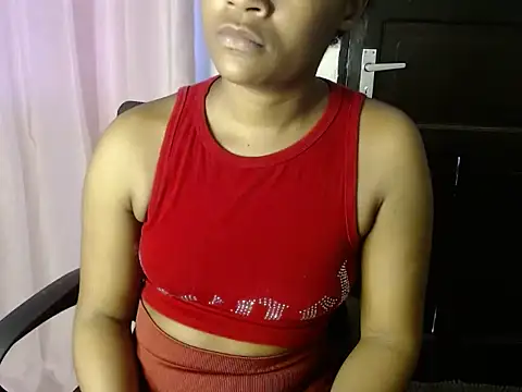 Snapshot of savage_laura chatting on 02.09.26 savage laura online show from 02.09.26